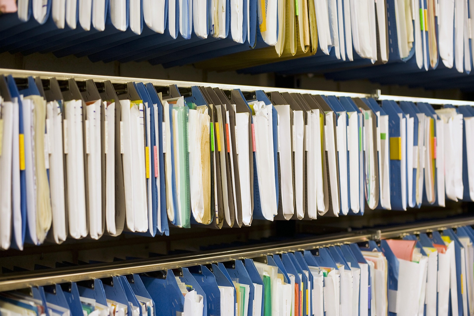 Archivio fascicoli cartacei ordinati