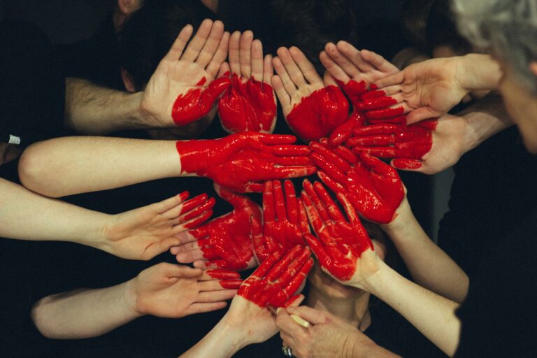 Mani formano un cuore